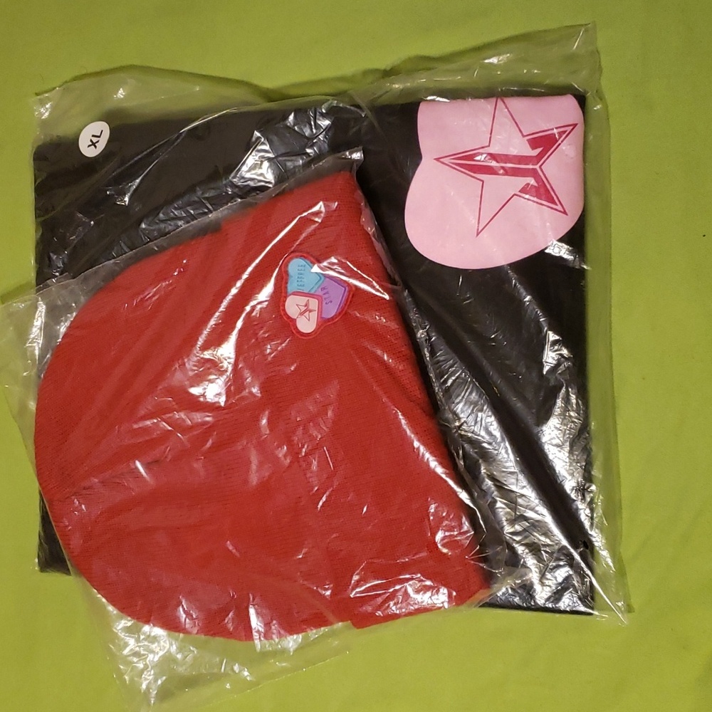 Jeffree Star 2 for 1 Valentines beanie, Valentines day sealed XL shirt Unisex